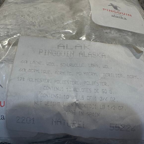 Pinguoin Alaska Yarn‎ - 10 Skeins - Soft Wool Acrylic Polyester Blend White - Picture 5 of 5